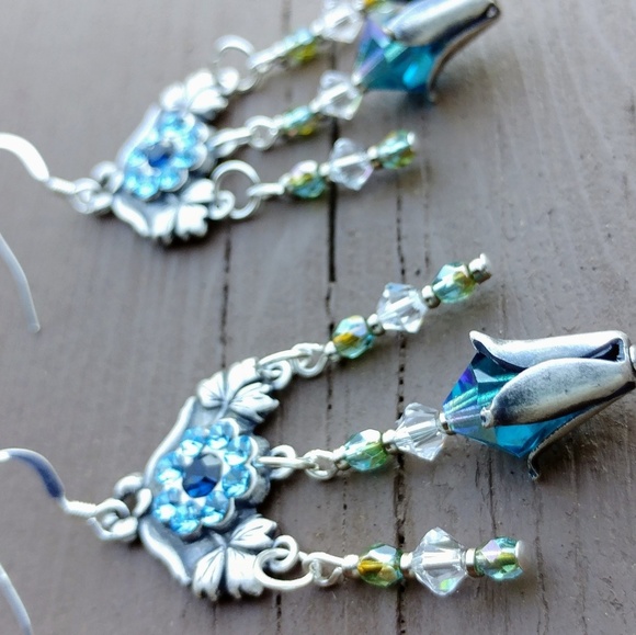 🚫GIFTED🚫 Chandeliers w/Swarovski Flowers - Picture 5 of 8